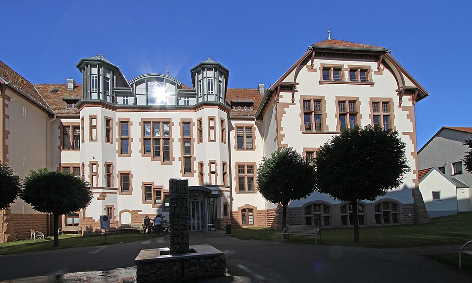 Fayl:Pirmasens-Protestantisches Waisenhaus-10-2021-gje.jpg