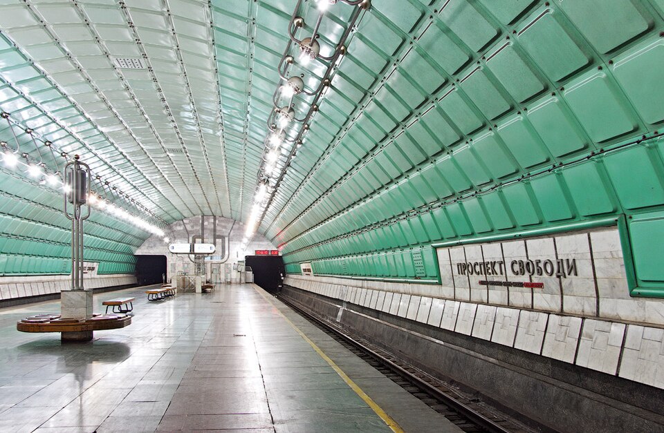 Fayl:Prospekt Svobody station 1, Dnipropetrovsk.jpg