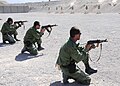 Afgʻoniston milliy politsiyasining bir guruh jangarilari Hirot viloyatidagi Shuz lagerida otishma amaliyotini oʻtkazmoqda.