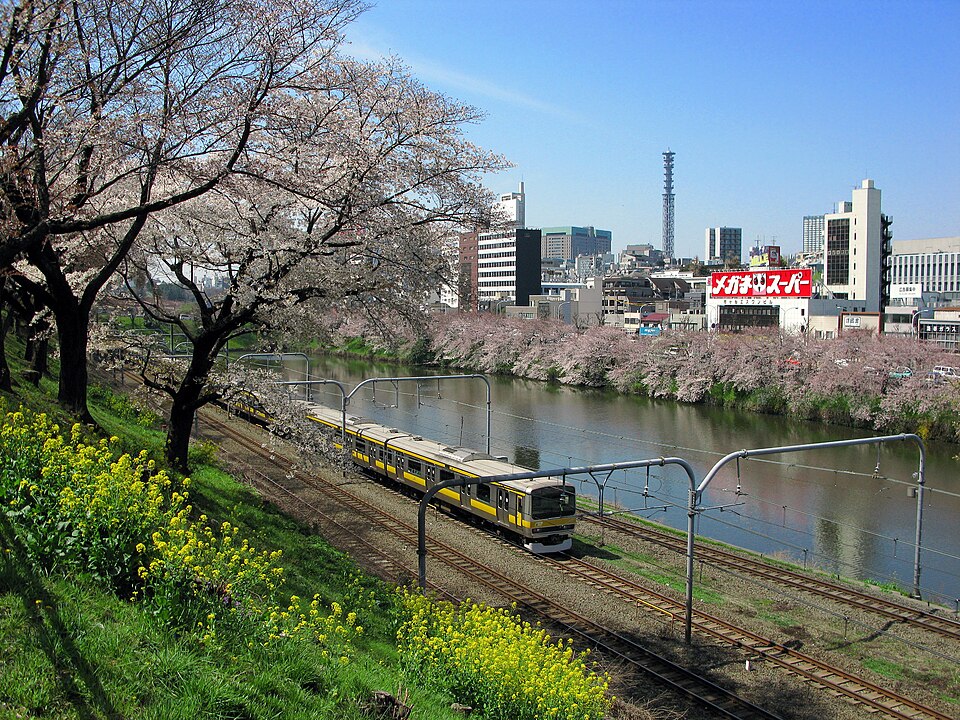 Fayl:JR East E231-0 near Chiyoda.JPG