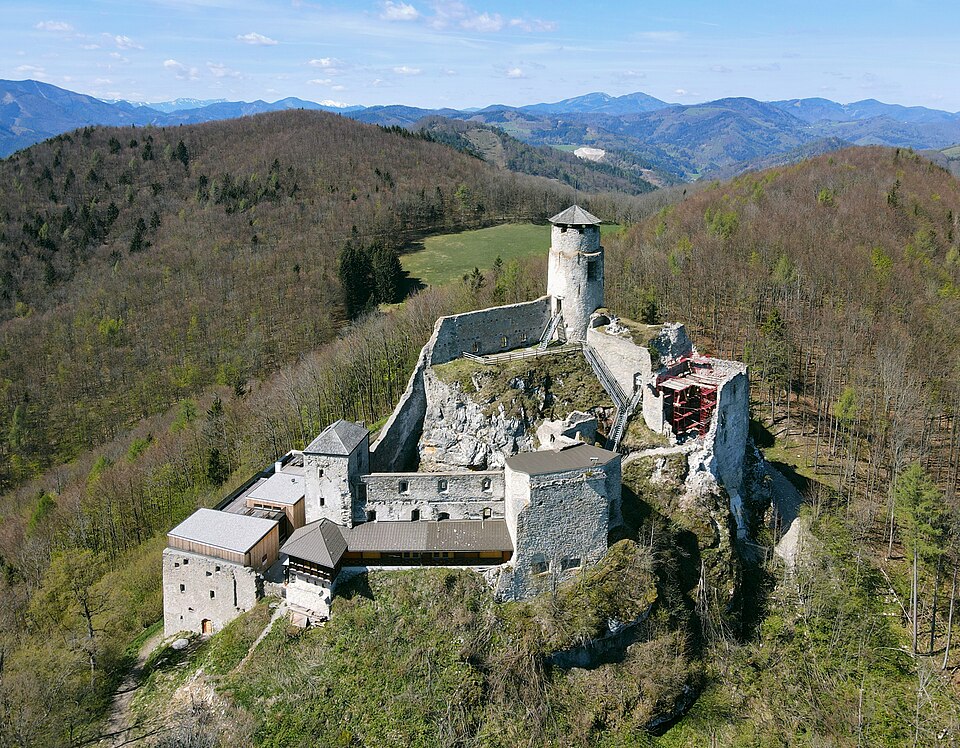 Fayl:Kaumberg - Araburg.JPG