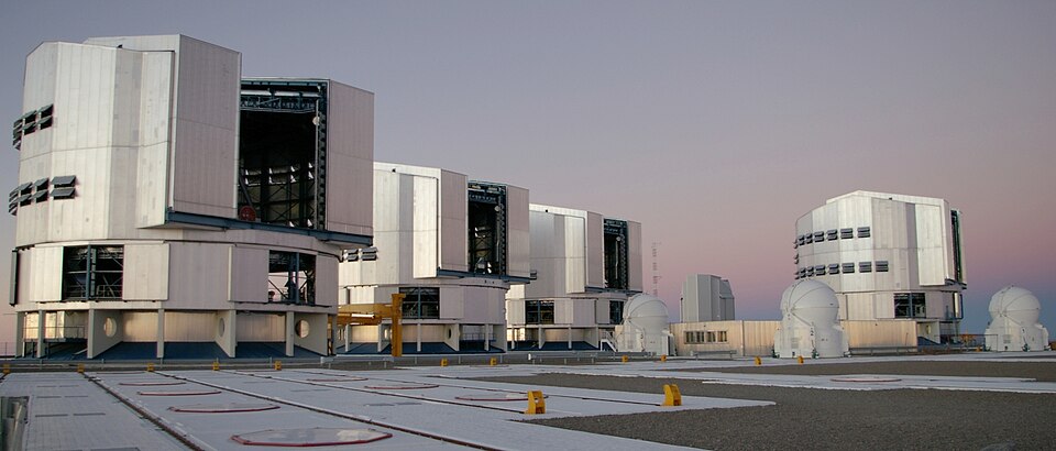 Fayl:Paranal platform.jpg