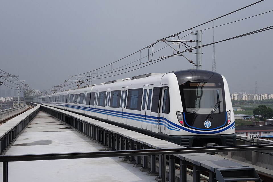 Fayl:Train leaving Lugang Station.JPG