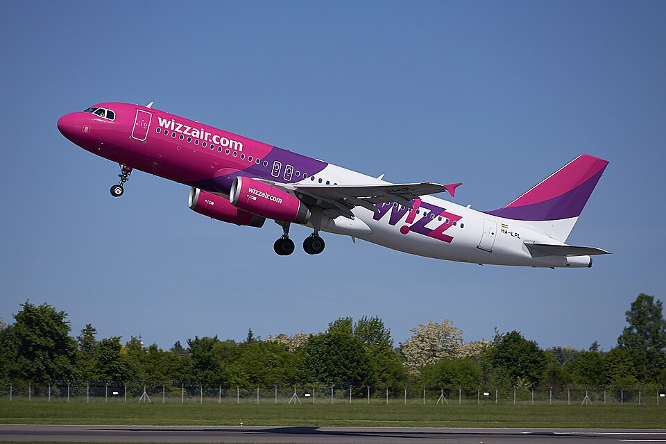 Fayl:Wizzair Airbus 320 HA-LPL EPPO.jpg