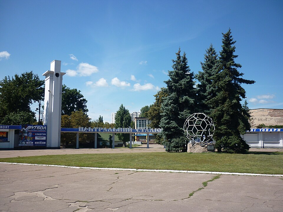 Fayl:Центральний стадіон (Черкаси)1.JPG