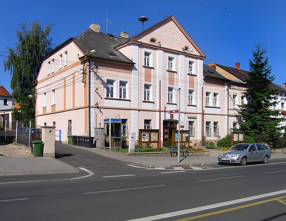 Fayl:Bystřany, municipal office.jpg