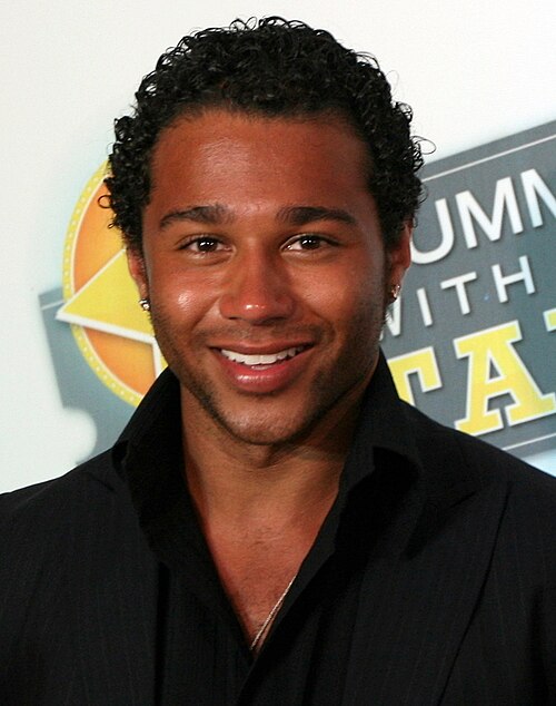 Fayl:Corbin Bleu (Cropped).jpg