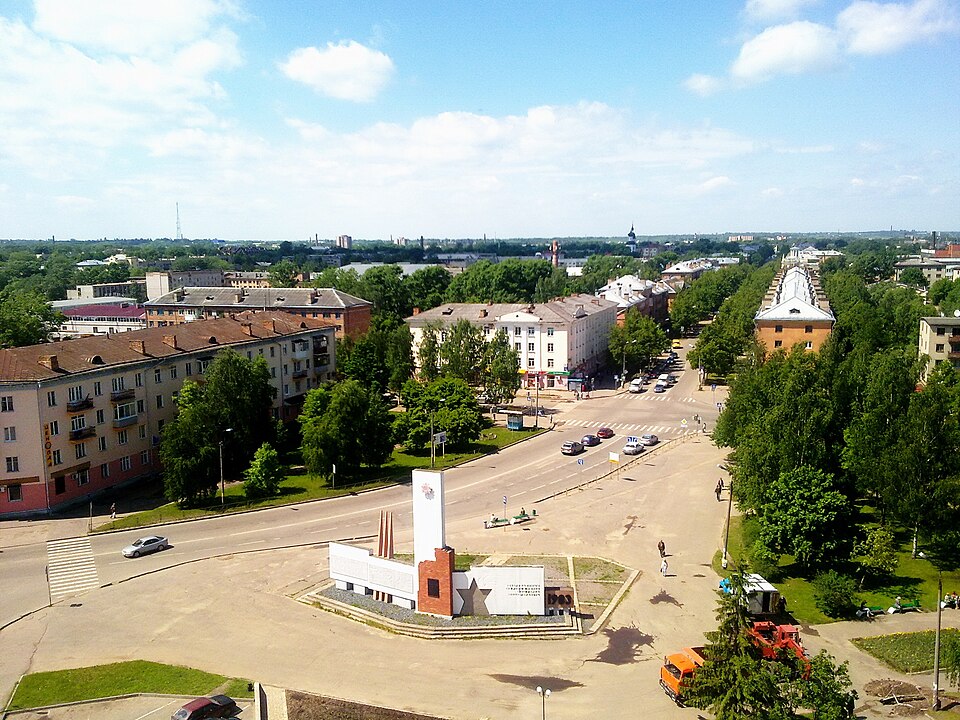 Fayl:Kalinin square velikiye luki.jpg