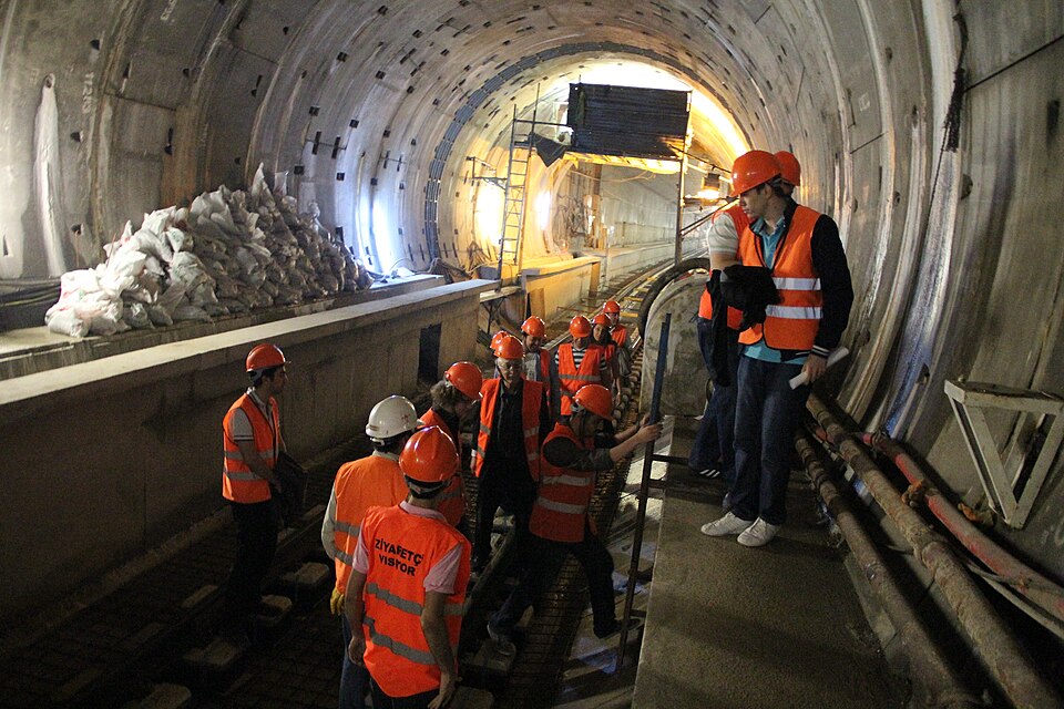 Fayl:Marmaraytwotunnel.JPG