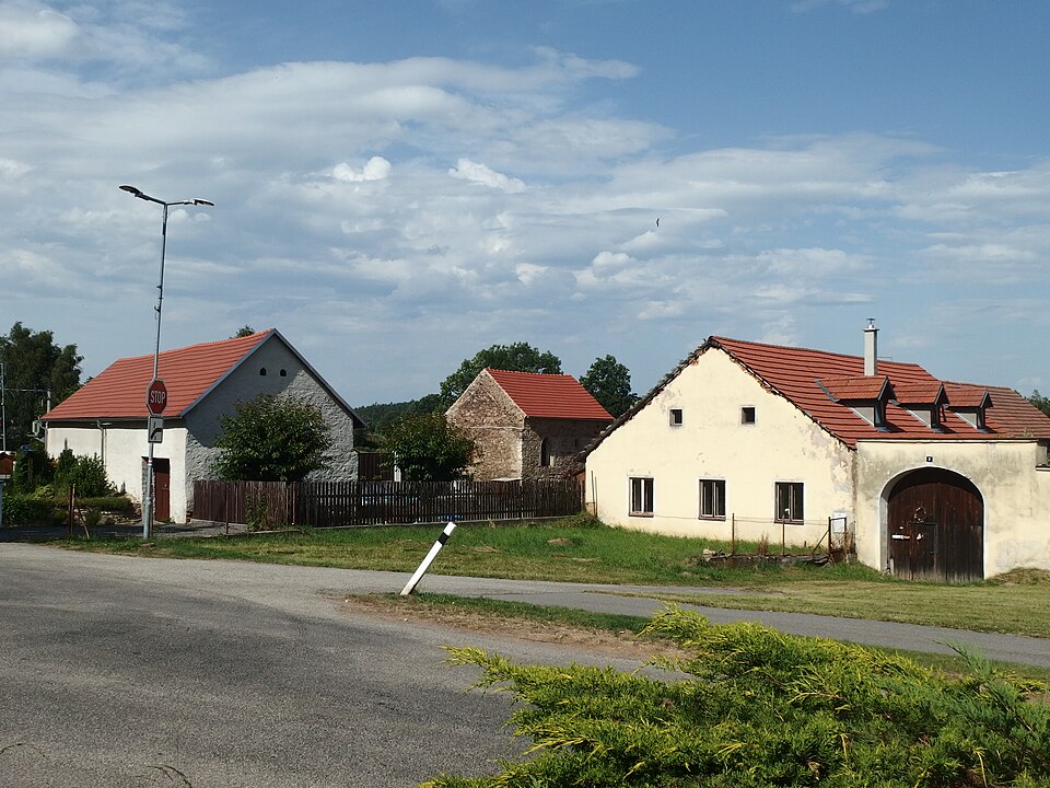 Fayl:Mirkovice, č. p. 1-2.jpg