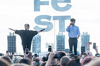 Rauf va Faik Sankt-Peterburgdagi VK Fest 5 da jonli efirda. Peterburg,Rossiya