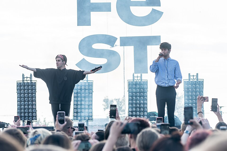Fayl:Rauf&Faik на VK Fest 5.jpg