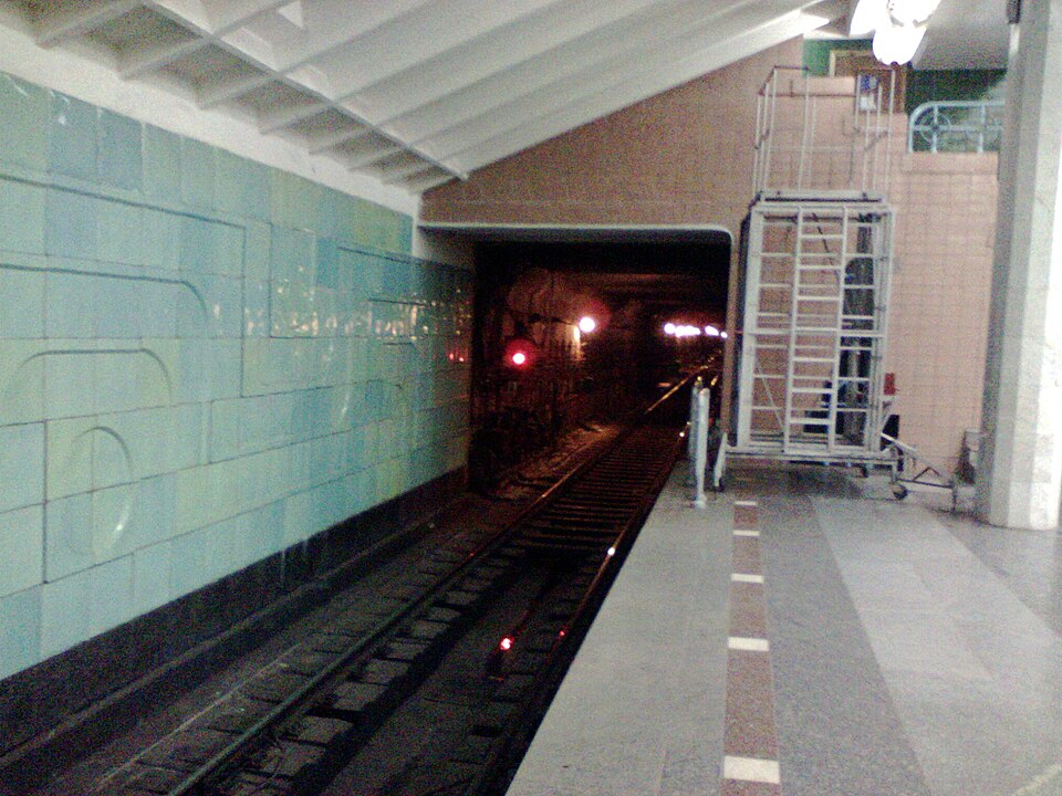 Fayl:Tunnel station Metrostroiteley.jpg