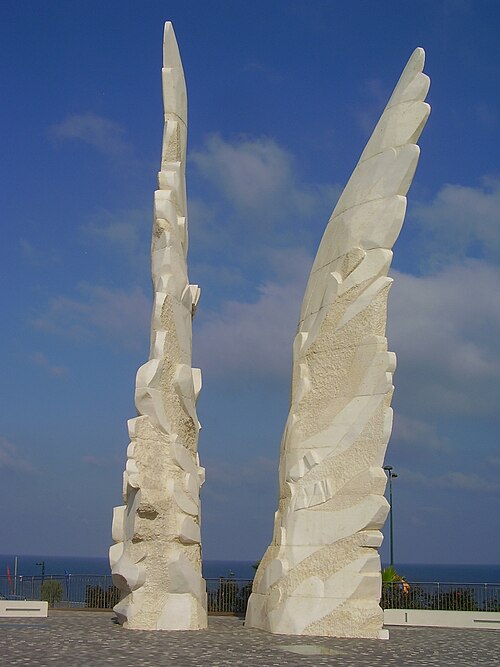 Fayl:Victory Monument, Netanya.JPG