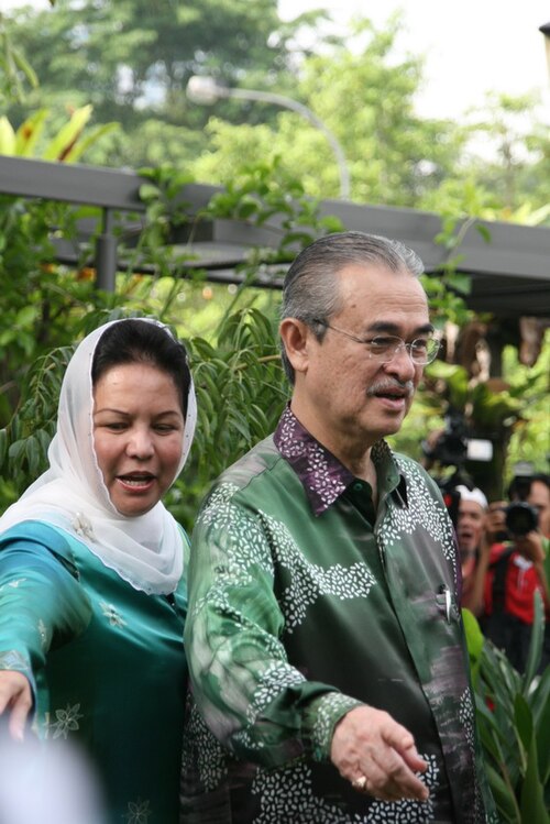 Fayl:Badawi+wife01.jpg