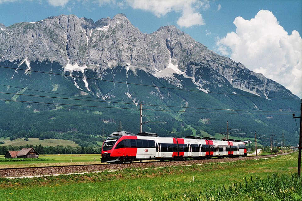 Fayl:Bombardier Talent im Ennstal.jpg