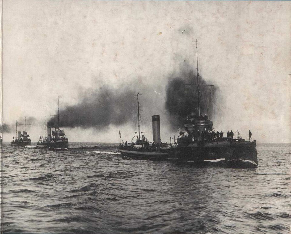 Fayl:Dobrovolets&Moskvityanin&EmirBukharskiy.jpg