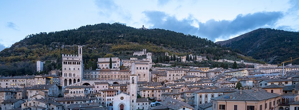 Fayl:Gubbio panorama.jpg