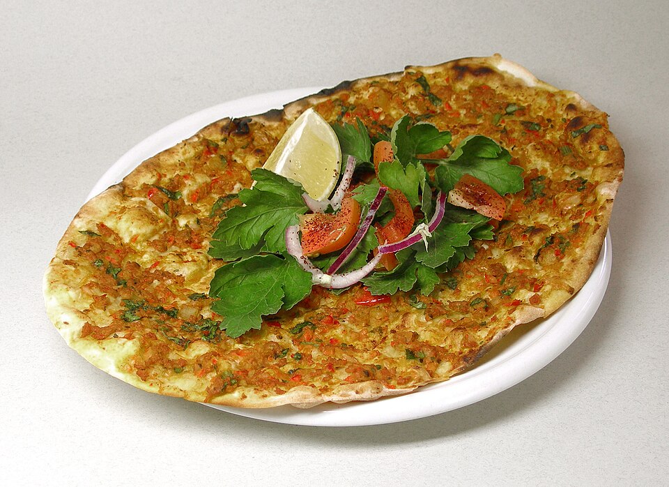Fayl:Lahmacun.jpg