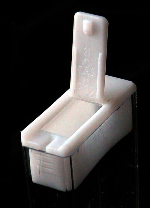 Fayl:Mint box polypropylene lid.JPG