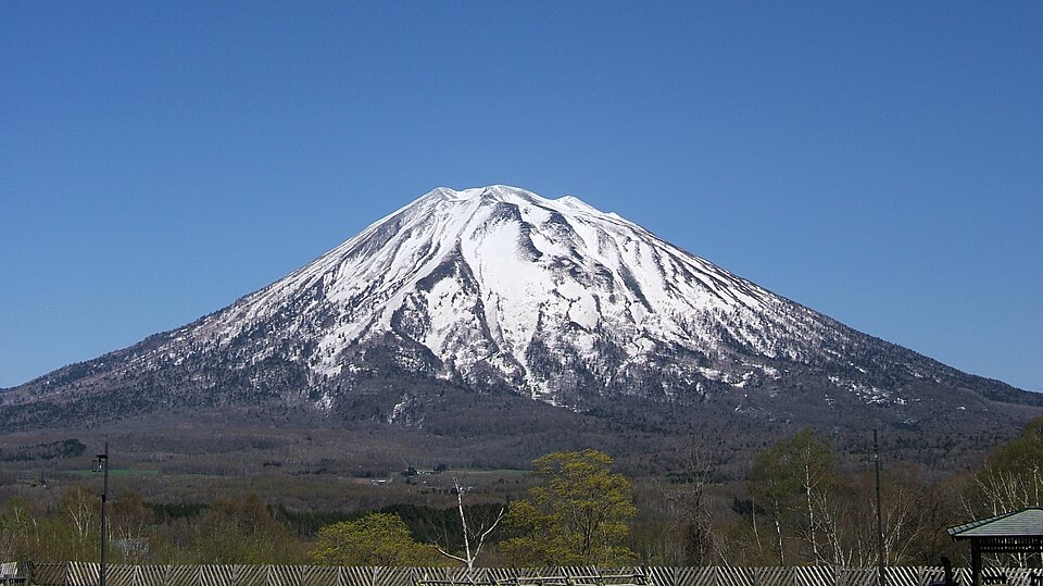 Fayl:Yotei-zan-from-hirafu.jpg