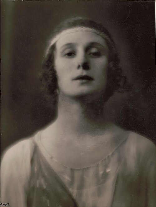 Fayl:Anna Pavlova, 1915.jpg