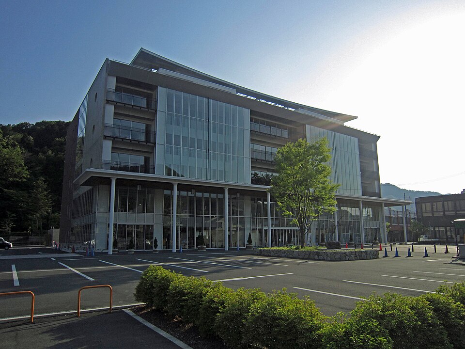 Fayl:Asago City Hall apr2018 02.jpg