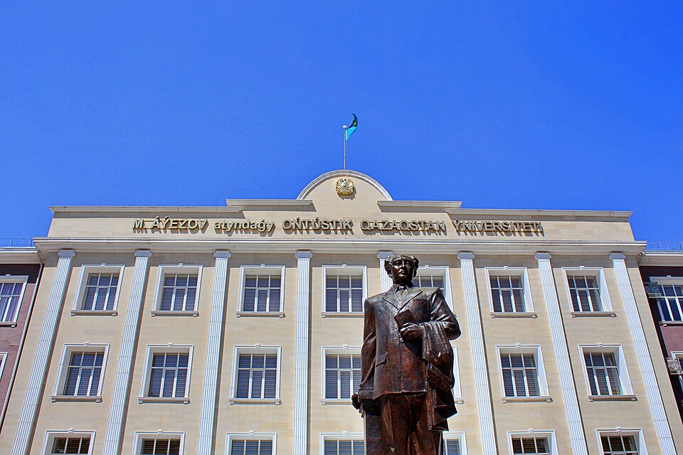 Fayl:Ayezov-South-Kazakhstan-University-in-Shymkent.jpg