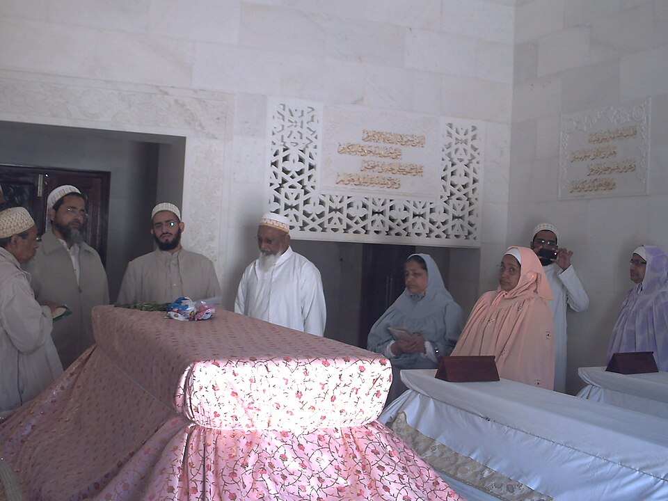Fayl:Grave, Syedna Ali Shamsuddin,Shareka,Yemen.JPG