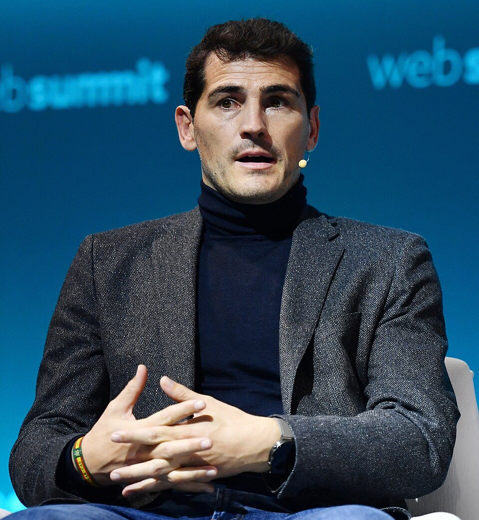 Fayl:Iker-Casillas-SportsTrade-2021-cropped.jpg
