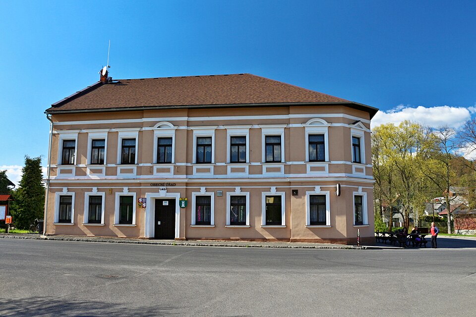 Fayl:Kunratice úřad.jpg