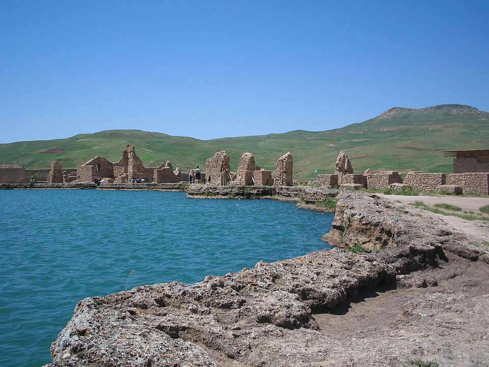 Fayl:Takht-e-soleiman-1.jpg