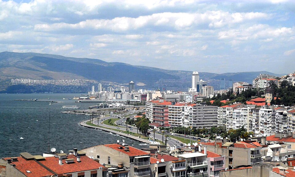 Fayl:From Asansör in İzmir, Turkey.JPG