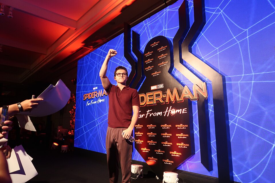 Fayl:Tom Holland Bali 2019 1.jpg