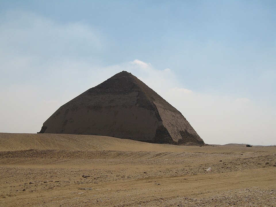 Fayl:Bent Pyramid (I love Naples).jpg