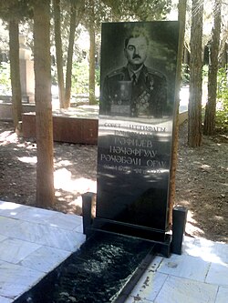 Faxriylar xiyobonidagi Najafgulu Rafiyev qabri