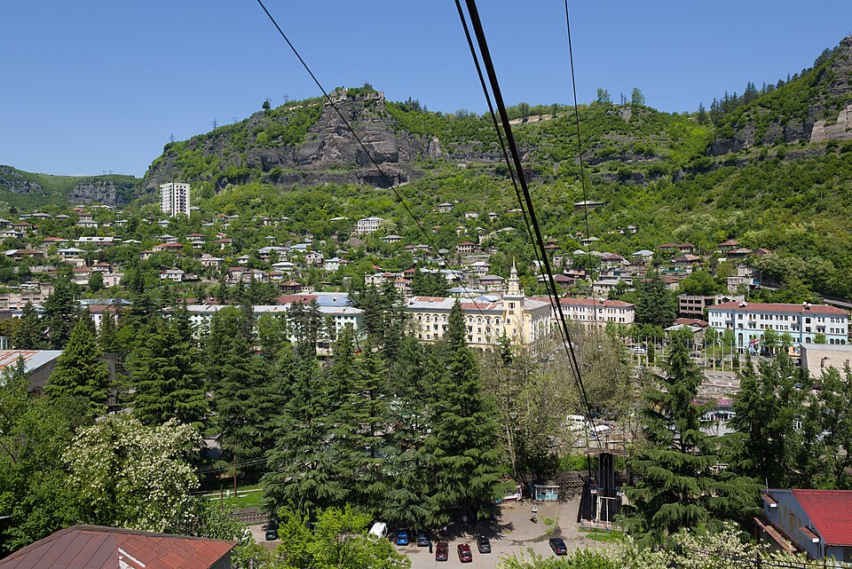 Fayl:Chiatura Cable Cars 11.jpg
