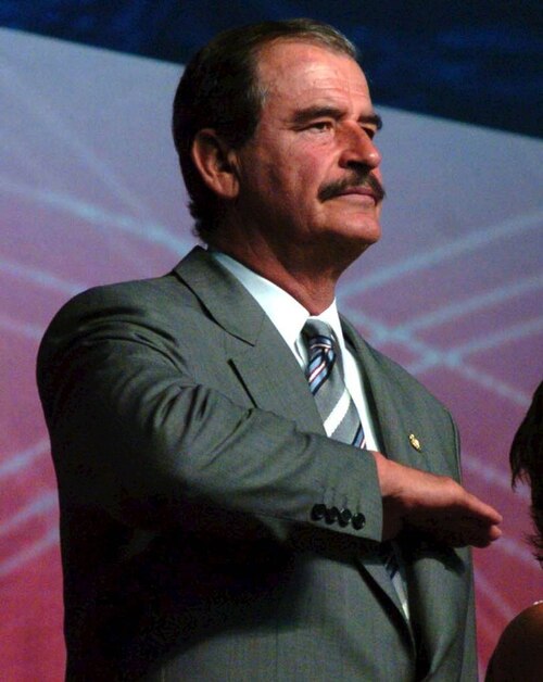 Fayl:Civil Salute Mexican Flag.jpg