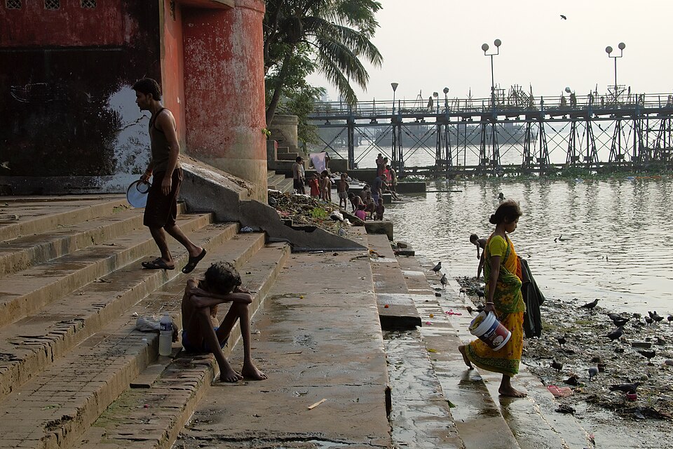 Fayl:Hooghly River Ghats, Kolkata, India.jpg