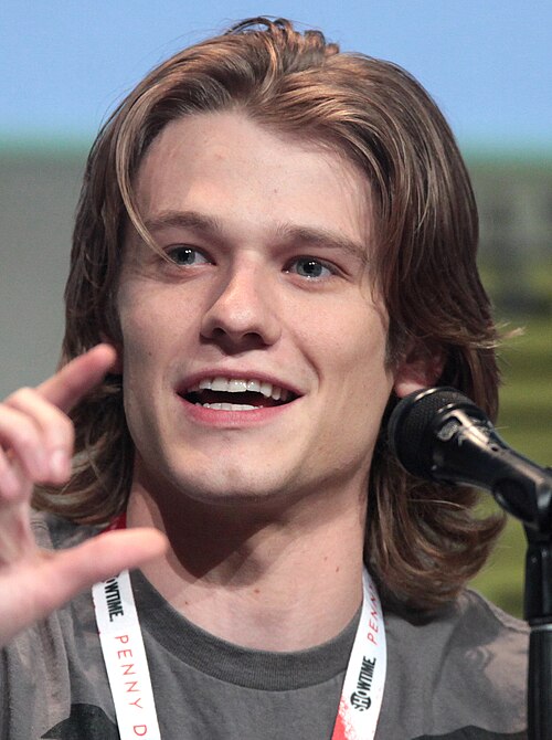 Fayl:Lucas Till (cropped).jpg