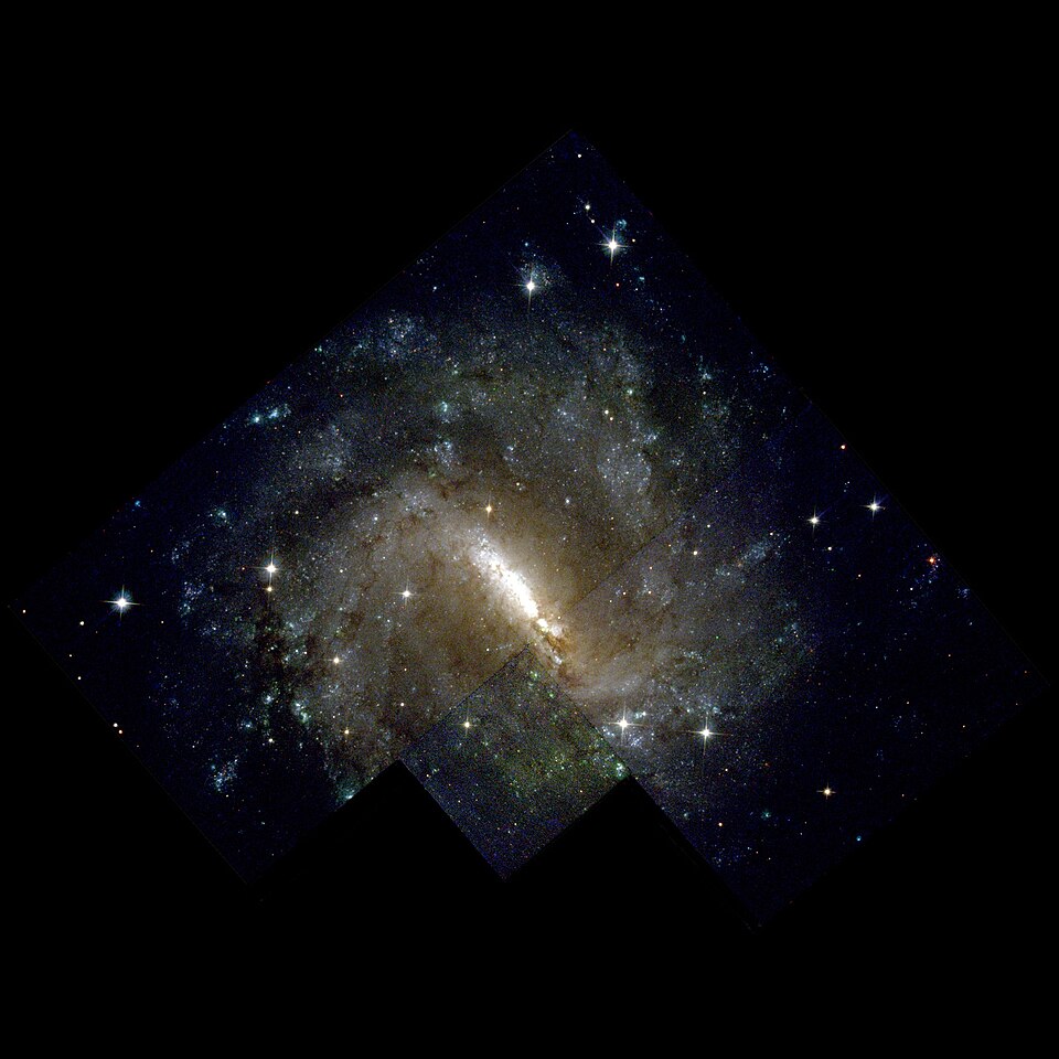 Fayl:NGC3059-hst-R814G606B450.jpg
