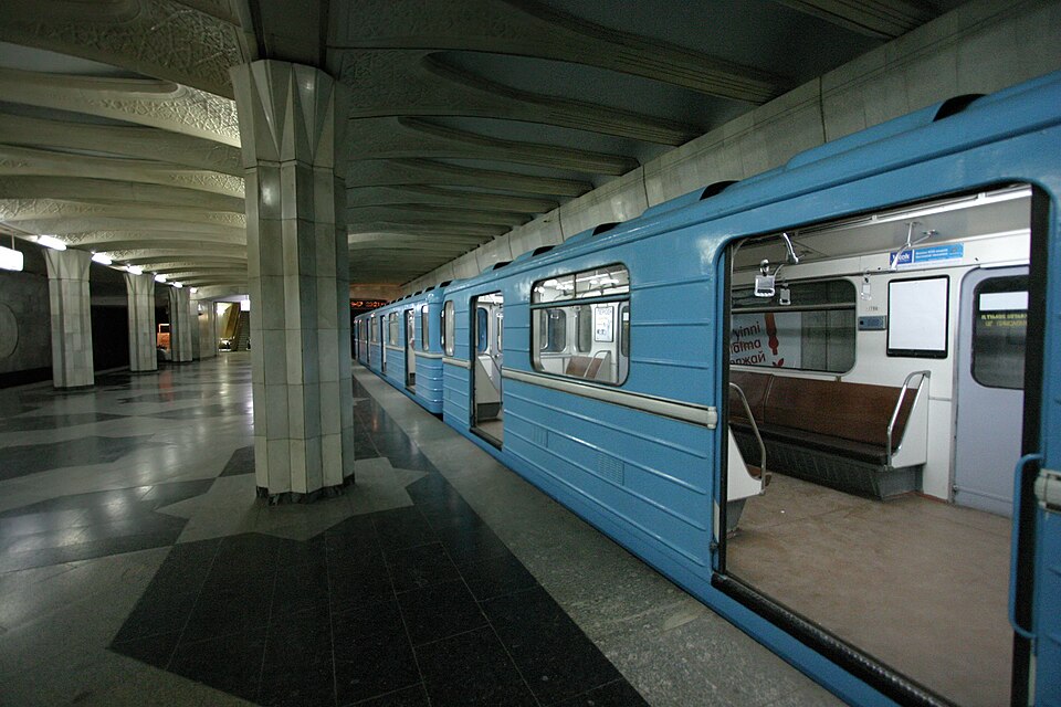 Fayl:Tashkent metro drushbanarod.jpg