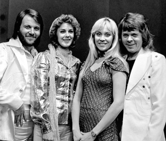 ABBA guruhi 1974-yilda (chapdan oʻngga): Benny Andersson, Anni-Frid Lyngstad (Frida), Agnetha Fältskog va Björn Ulvaeus