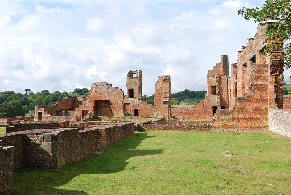 Fayl:Bradgate House ruins 3.jpg