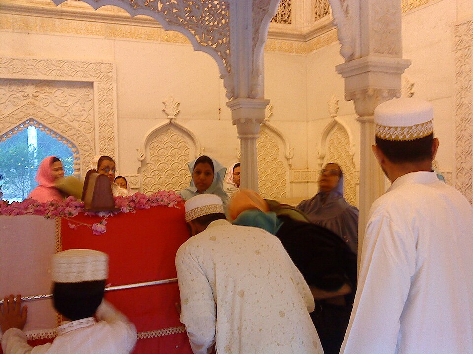 Fayl:Grave Fakhruddin Shaheed,Galiakot.JPG