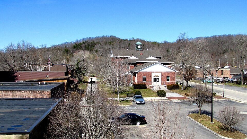 Fayl:Huntsville-courthouse-square-tn3.jpg