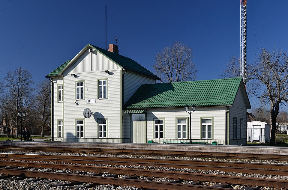 Fayl:Lelle jaamahoone (04-2012).jpg