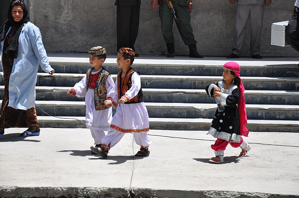 Fayl:Mother's day in Afghanistan 2010.jpg