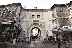Majmuaning sharqiy kirish qismi