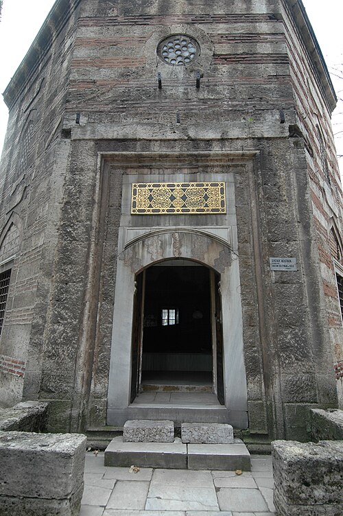 Fayl:Shezade Mustafa tomb 5995.jpg